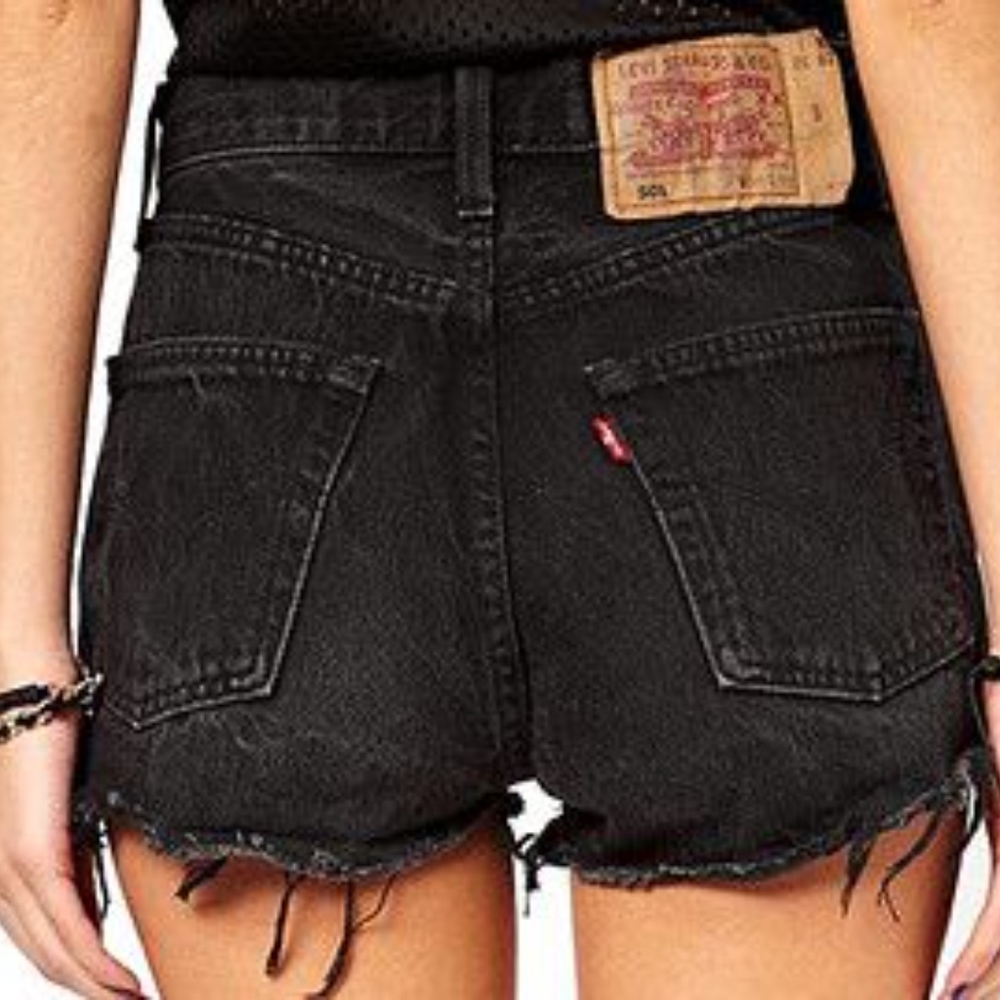 Levi 550 Relaxed Fit Black Denim Shorts - Picture 2 of 6